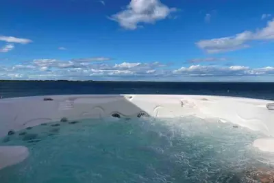 Image de Nouveau :Villa avec spa sur l'étang de l'Or à 5 minutes des plages