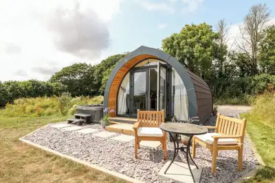 Image de Oak, romantic, with hot tub in Saltash