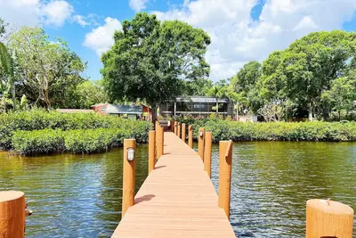 Image de Beautiful Waterfront Home with Pool, Game Room, and Fire Pit