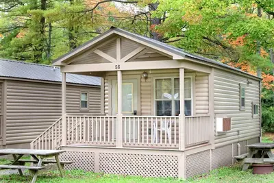 Image de Deluxe Cabin 42 w\/ 4 Beds