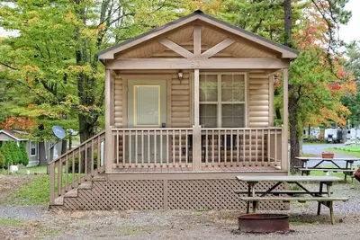 Image de Deluxe Cabin 69 w\/ 4 Beds