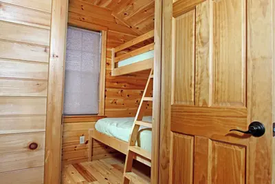 Image de Deluxe Cabin 71 w\/ 4 Beds