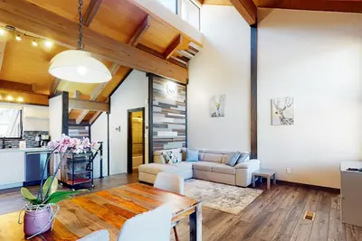 Image de Northstar Condo with Wifi, pool access, and close to ski hill