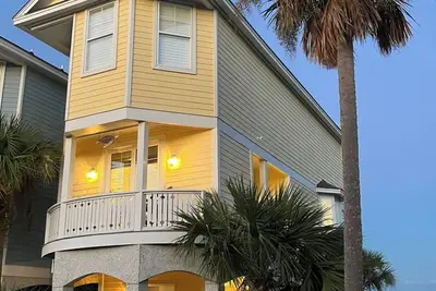 Image de Stunning Sunrise and Sunset Views, King Suites, and Double Balconies. Premium Golf Cart Included, and Well-Behaved Pets Considered - 861 Bonito Rd