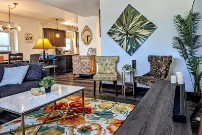 Image de 5th Street Retreat, quiet townhome a short walk from the heart of Loveland