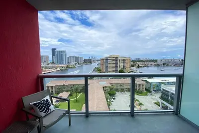 Image de Beautiful Studio w/ Ocean Views in Miami Beach