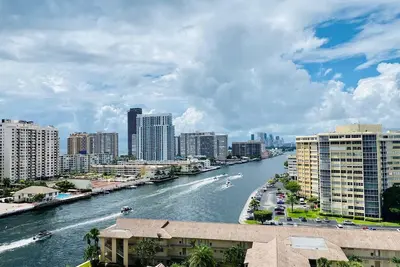 Image de BeachWalk 2b/2b Luxury apmt With Amazing View!