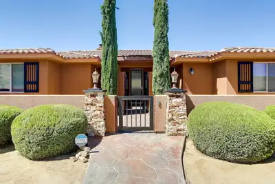 Image de Yucca Valley Home w/ Private Hot Tub & Mtn Views!