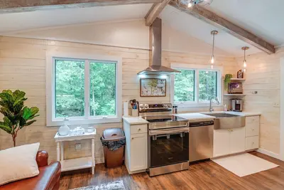 Image de Cozy Tennessee Retreat w\/ Patio & Charcoal Grill!