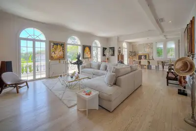 Image de Belle maison du début de siècle avec piscine, classée 4****