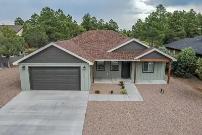 Image de Brand New! Centrally located modern new build perfect for families