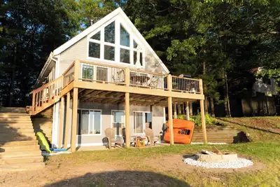 Image de Lake house with private beach Where Sunsets Mesmerize