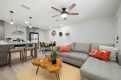Image de Family-Friendly Apartment in the Heart of Edinburg!