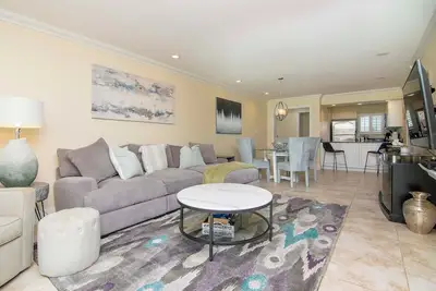 Image de First Floor 2bd/2ba Fully Remodeled Condo in Saddlebrook