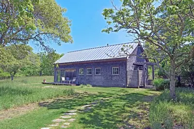 Image de Beautiful Chilmark - Blueberry Ridge - August!