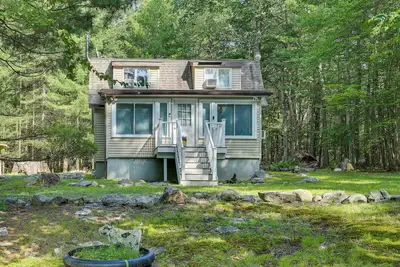 Image de Huguenot Retreat w/ Screened Porch & Lake Access!