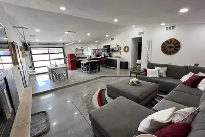 Image de Close to the park, sleeps 6, pets ok!