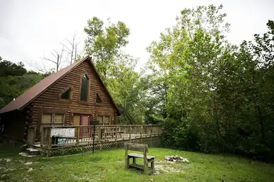 Image de Pet friendly, with a new hot tub. Overlooks fork of Red River.