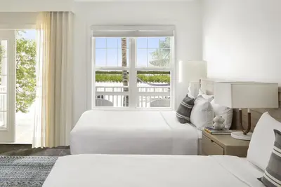 Image de Beautiful Water Views! Minutes to Southernmost Point! Parking, Onsite Pools!