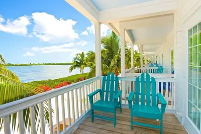 Image de Just Another Day in Paradise! 2 Partial Waterview Villas! Beach Access, Pool!