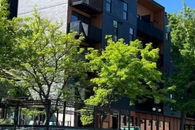 Image de Downtown Nelson Condo. Free Covered Parking with Accomodation License. \n
