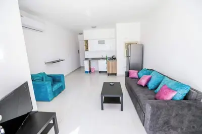 Image de Stunning 1 Bedroom Apartment Just Steps Away from the beach!