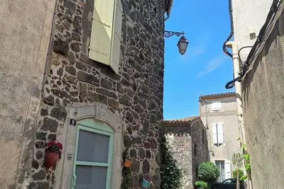 Image de à 5 mn de la mer, maison de village typique en pierre de lave