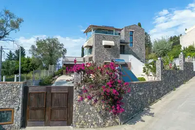 Image de Villa Nera: Luxurious seaview retreat in Corfu's Kefalomandouko Hill.