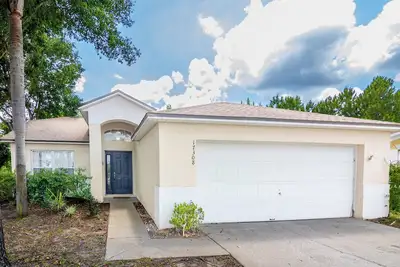 Image de Close to parks 4bdrm/2bath Villa with Private Pool