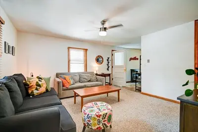 Image de Clean and charming home in great location near Epic and downtown Verona!