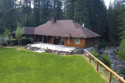 Image de Riverfront Lodge on 200 acres in Southwest Washington