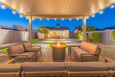 Cozy Home w/ Bocce Ball, Fire pit  & Pet Friendly