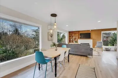 Image de Stunning 3 Br Seattle Lake View House with Ac & Heat