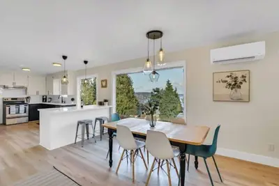Image de Seattle Lake View 6 Br House w/ Ac & Heat