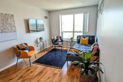 Image de Chic Richmond Hill Condo at Prime Location