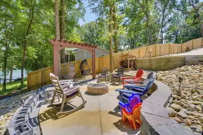 Image de Lakefront Fair Play Vacation Rental, Pets Welcome!
