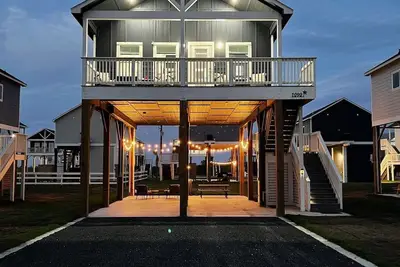 Image de Birdwatcher's Paradise: Stunning Villa on Bolivar Peninsula, Prime Avian Viewing