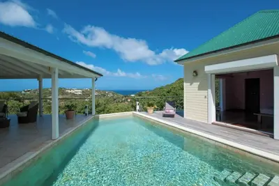 3 bedrooms Villa Florence is situated on the heights of Marigot in a quiet place