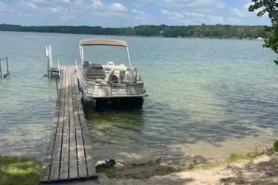 Image de Fabulous Duck Lake Cabin just steps from the water!