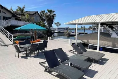 Image de Waterfront home- 5 minutes to fast water