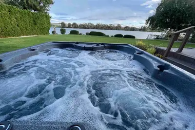Image de Edgewater Paradise HotTub Private Dock & Game Room