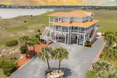 Image de Hobbs Realty - Very Last Home on the Island w/Heated Pool, Elevator, Luxury Amenities
