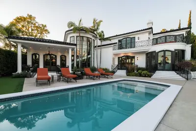Image de Elegant Modern Beverly Hills Mansion
