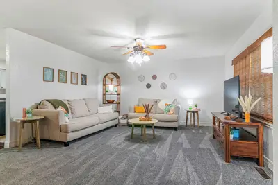 Image de Cozy Family-Friendly Boho Home in Joplin - Central Location!