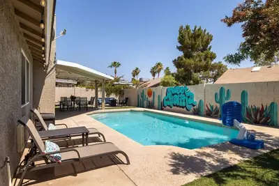 Image de FoxTrotter | Sweet Oasis Pool Stay | Sleeps 12