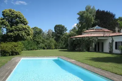 Image de Belle maison de vacances privée pour 12 personnes avec piscine privée, Wifi, Tv, patio et parking