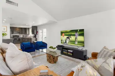 Image de Sleeps 11-Heated Pool-5 min to Old Town-Fire Pit-Bbq-King Bed
