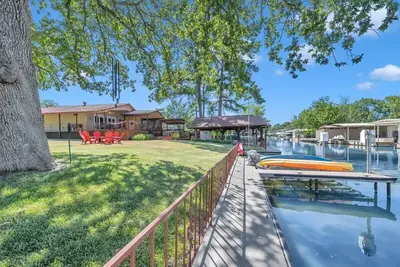 Image de La Vida Lago- Waterfront home|Water Toys