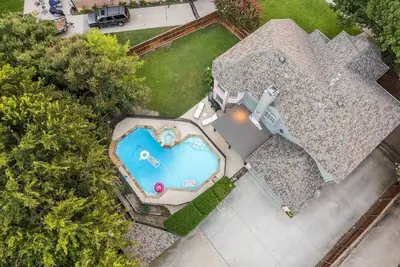 Image de Heated Pool|Hot Tub|PoolTable|Sleeps 16|Renovated