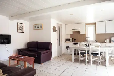 Image de Bel appartement T3 climatisé – 6 couchages – À deux pas des plages et du port de Sanary